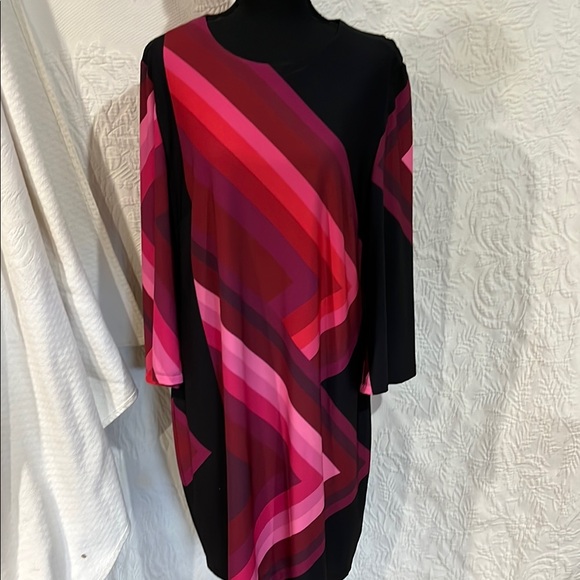 Trina Turk Dresses & Skirts - Trina Turk Pink‎ and Black Geometric Dress, size 14